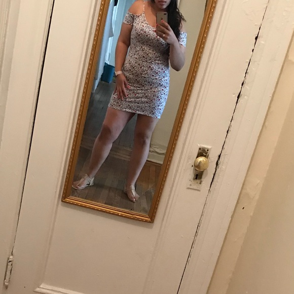 Different dress - Picture 3 of 12